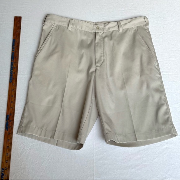 Nike Golf Dri-FIT shorts in Cream size 33 - Picture 3 of 10